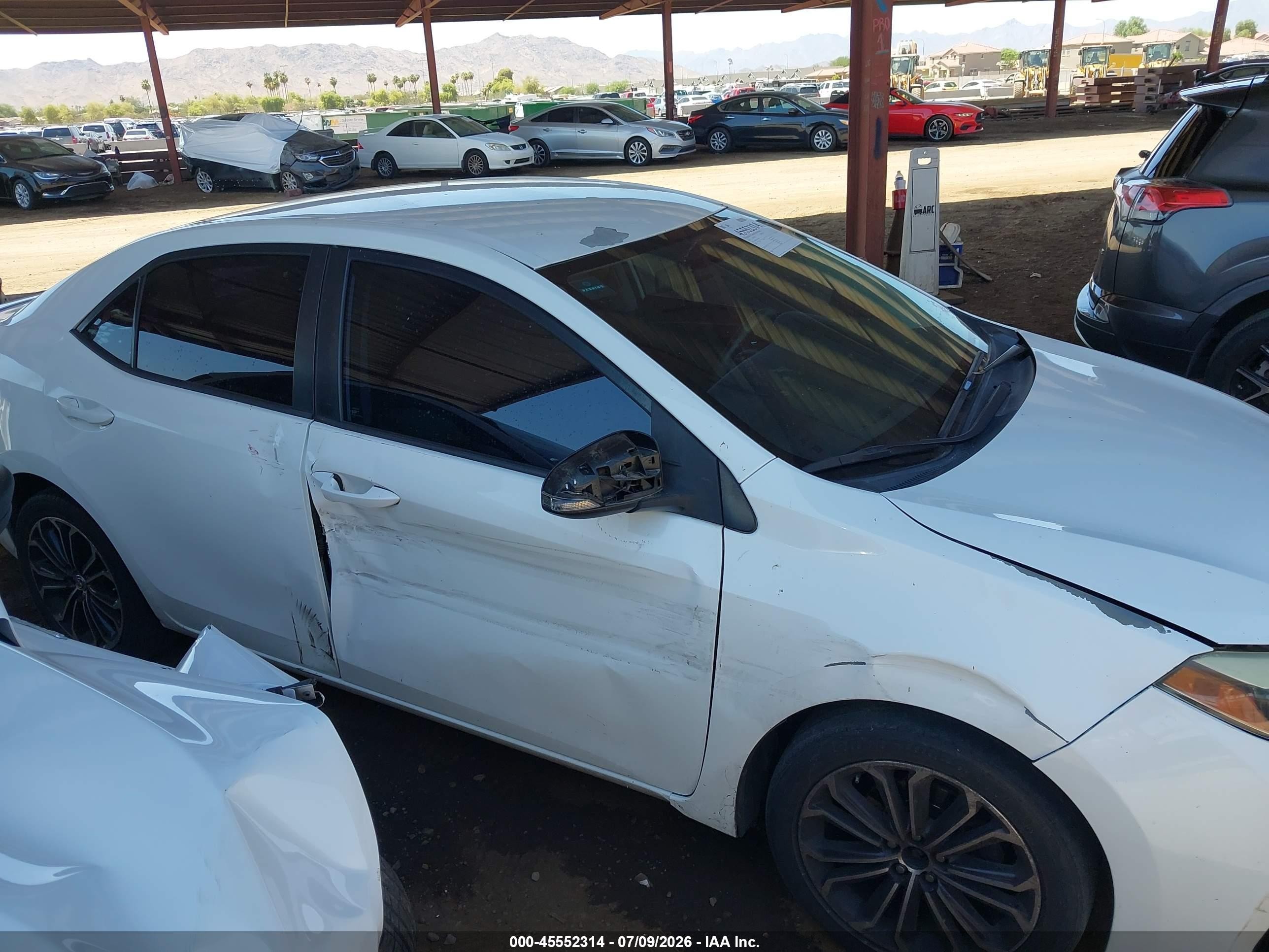 2015 Toyota Corolla S Plus White vin: 5YFBURHE1FP352021