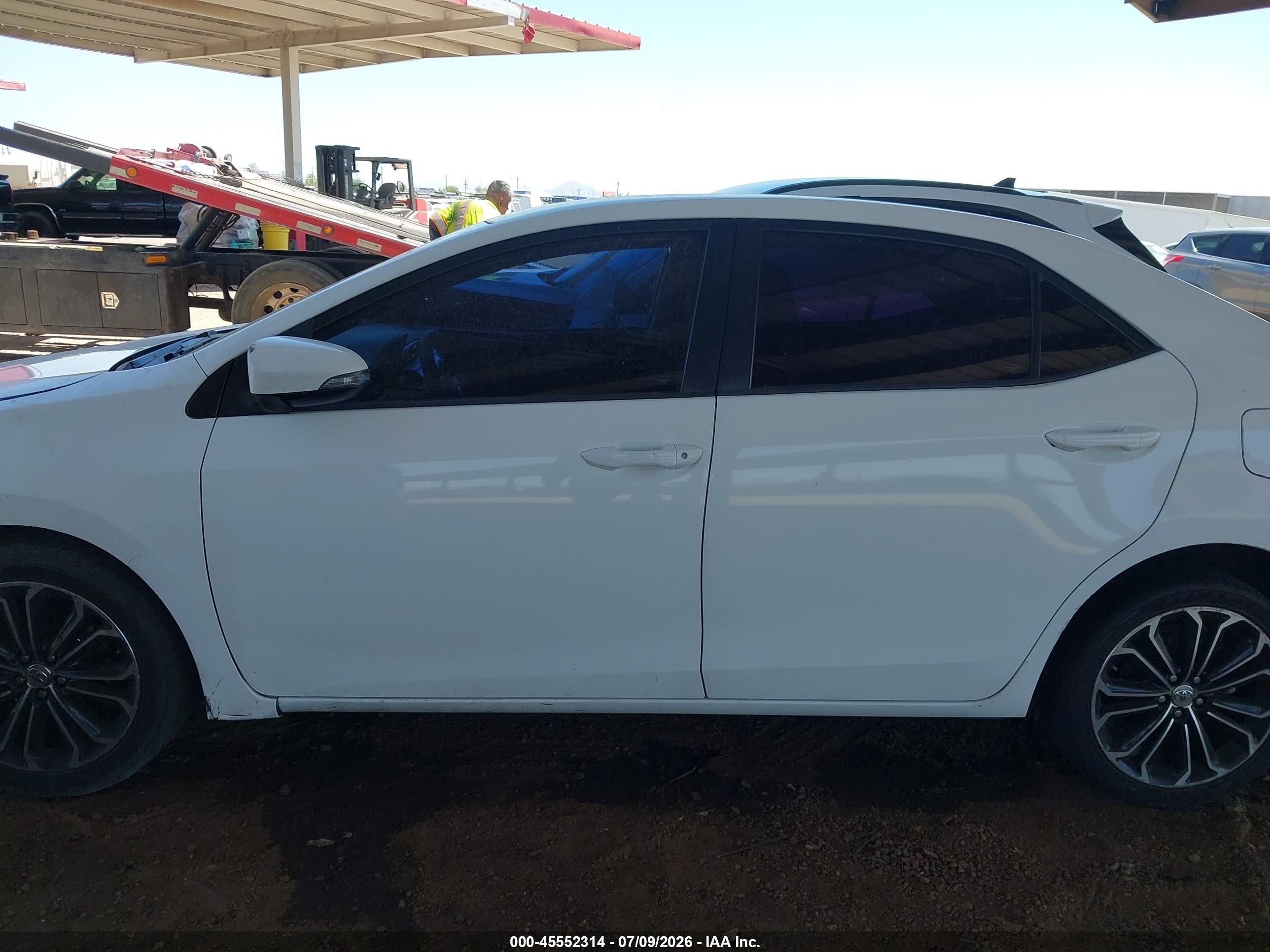 2015 Toyota Corolla S Plus White vin: 5YFBURHE1FP352021