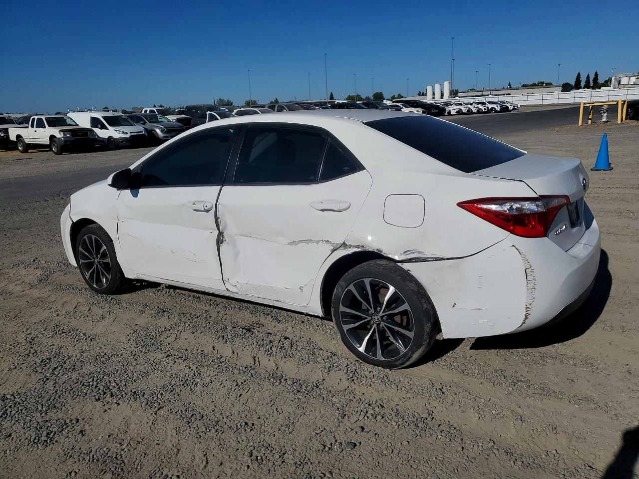 2015 Toyota Corolla L White vin: 5YFBURHE1FP356487