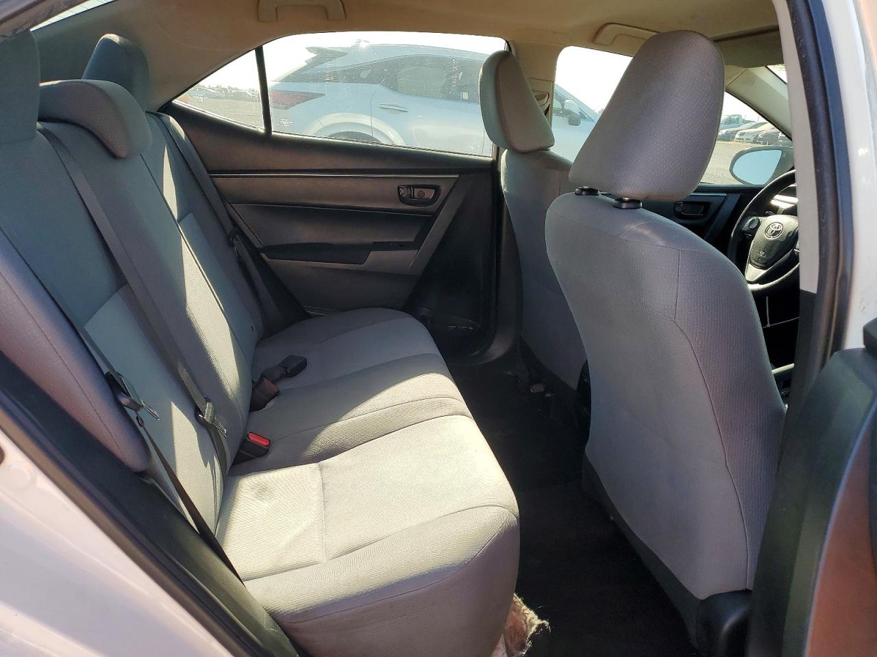 2015 Toyota Corolla L White vin: 5YFBURHE1FP356487