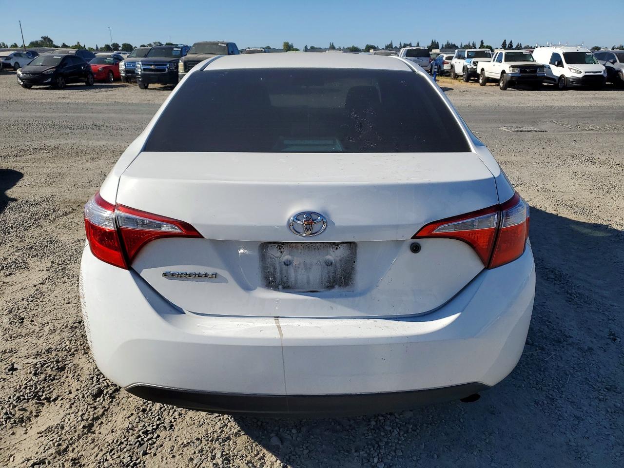 2015 Toyota Corolla L White vin: 5YFBURHE1FP356487