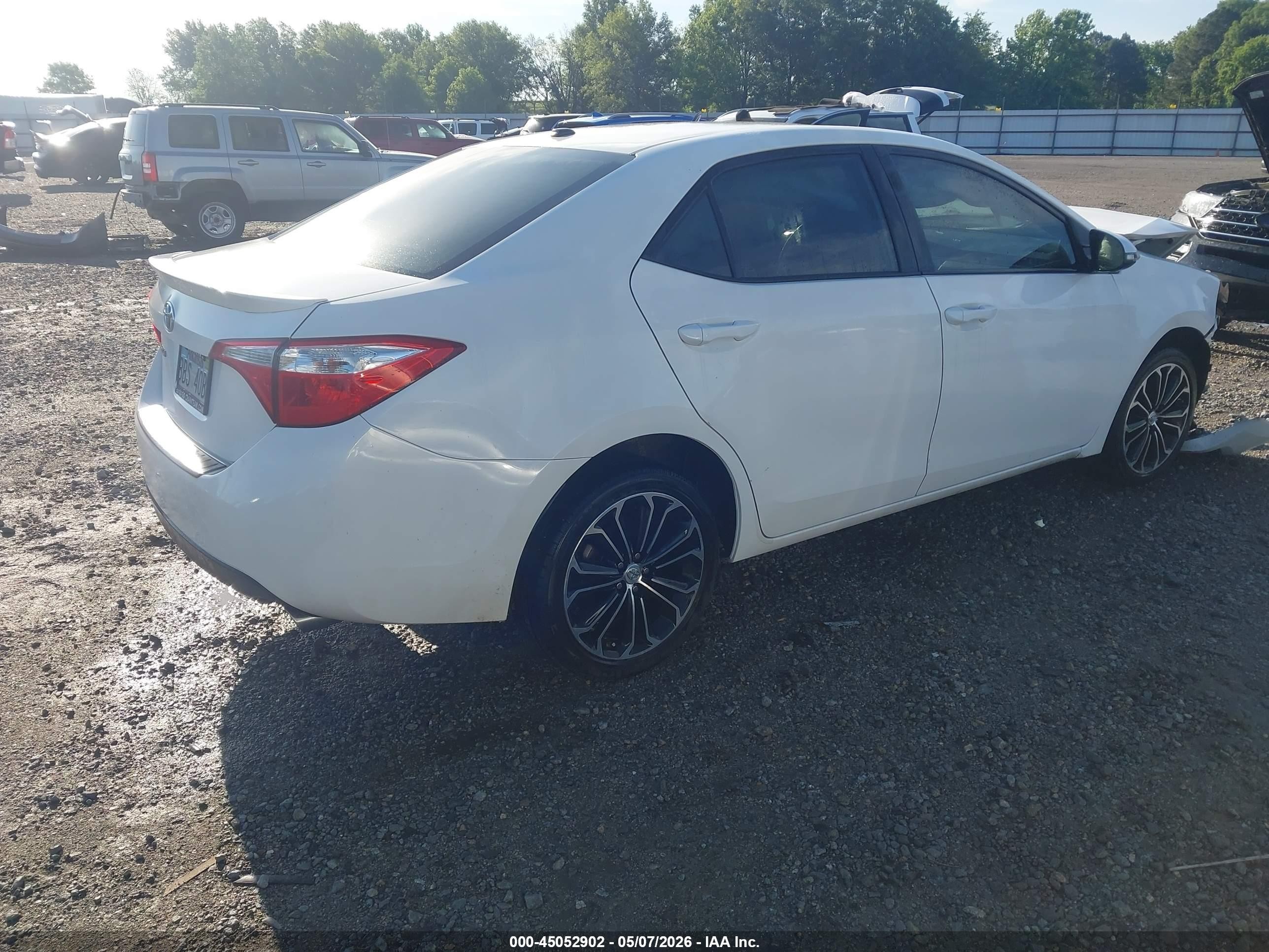 2015 Toyota Corolla S Plus Белый vin: 5YFBURHE1FP360037