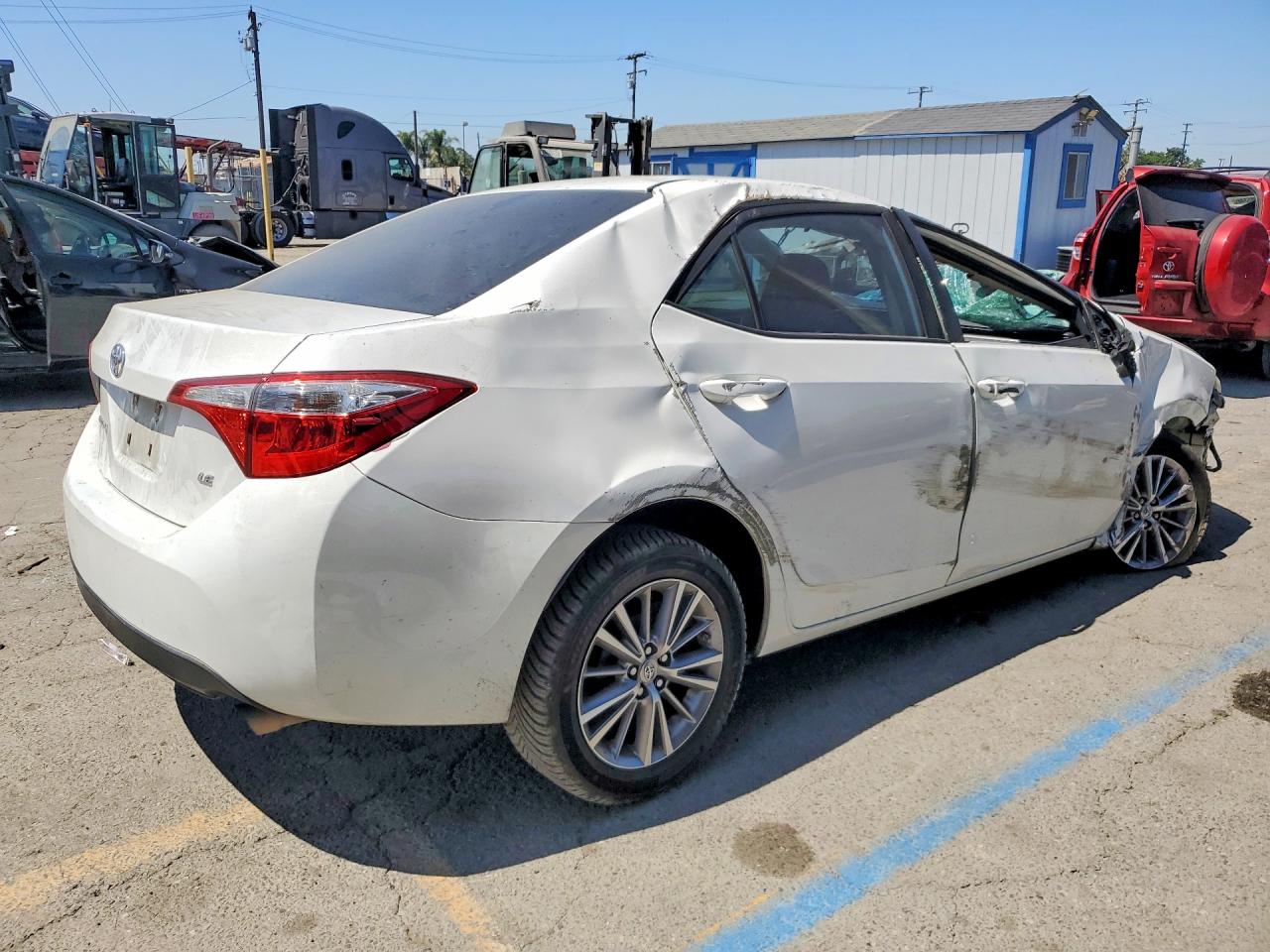 2014 Toyota Corolla Le Plus White vin: 5YFBURHE2EP014142