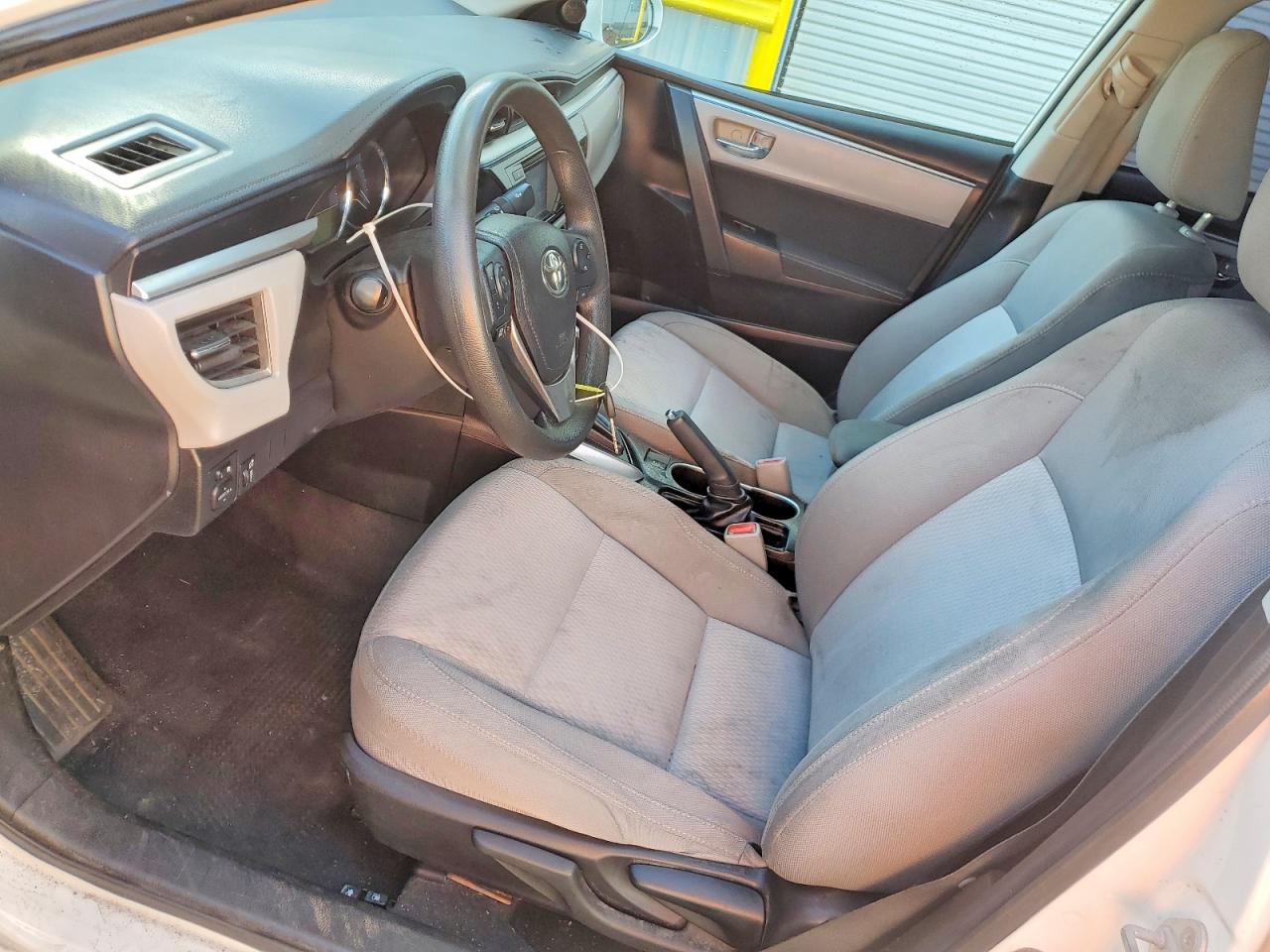 2014 Toyota Corolla Le Plus White vin: 5YFBURHE2EP069500