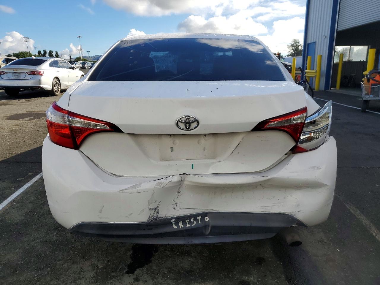 2014 Toyota Corolla Le Plus White vin: 5YFBURHE2EP069500