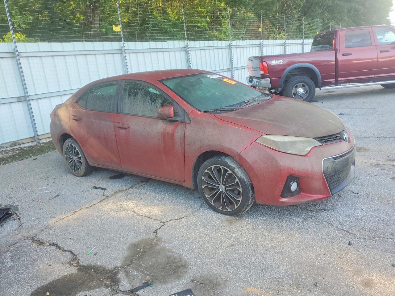 2014 Toyota Corolla S Plus Burgundy vin: 5YFBURHE2EP077029