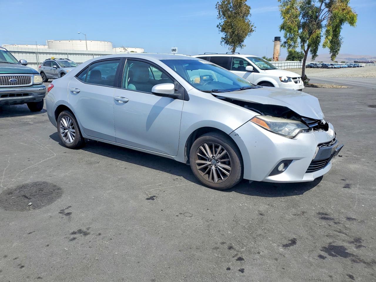 2014 Toyota Corolla Le Plus Silver vin: 5YFBURHE2EP092954