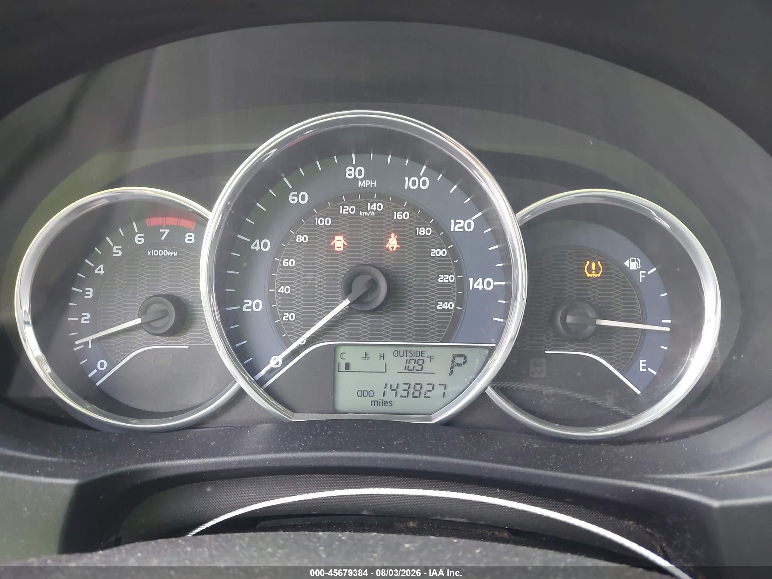 2014 Toyota Corolla Le Серебряный vin: 5YFBURHE2EP094428