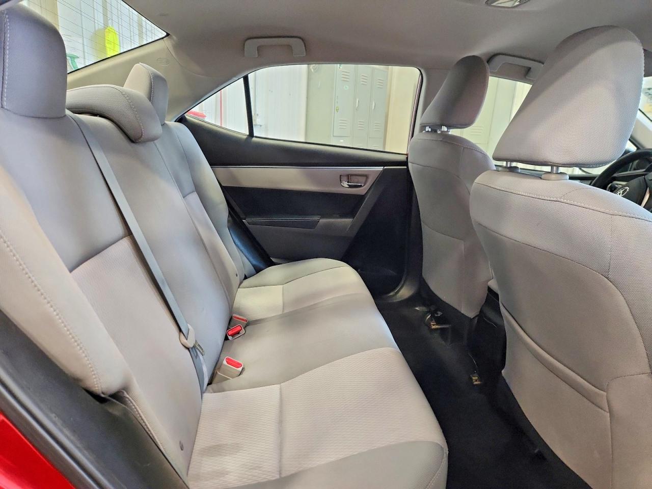 2014 Toyota Corolla Le Red vin: 5YFBURHE2EP095563
