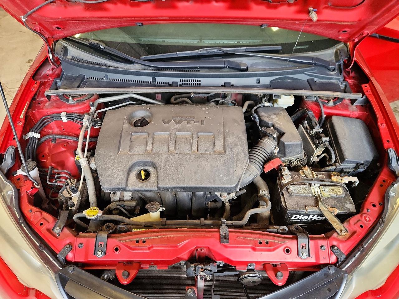 2014 Toyota Corolla Le Red vin: 5YFBURHE2EP095563