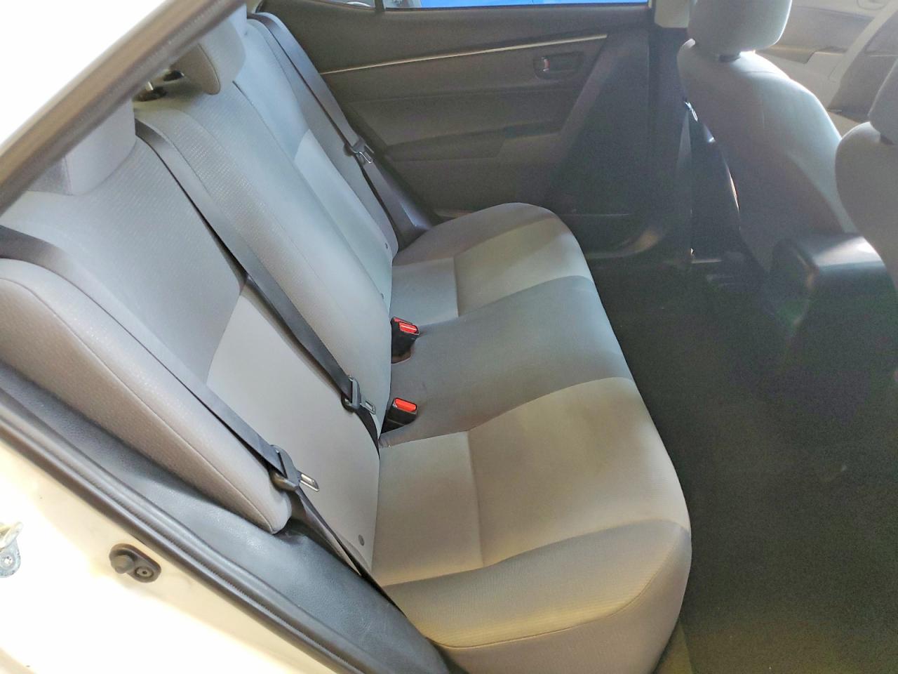 2014 Toyota Corolla L White vin: 5YFBURHE2EP127282