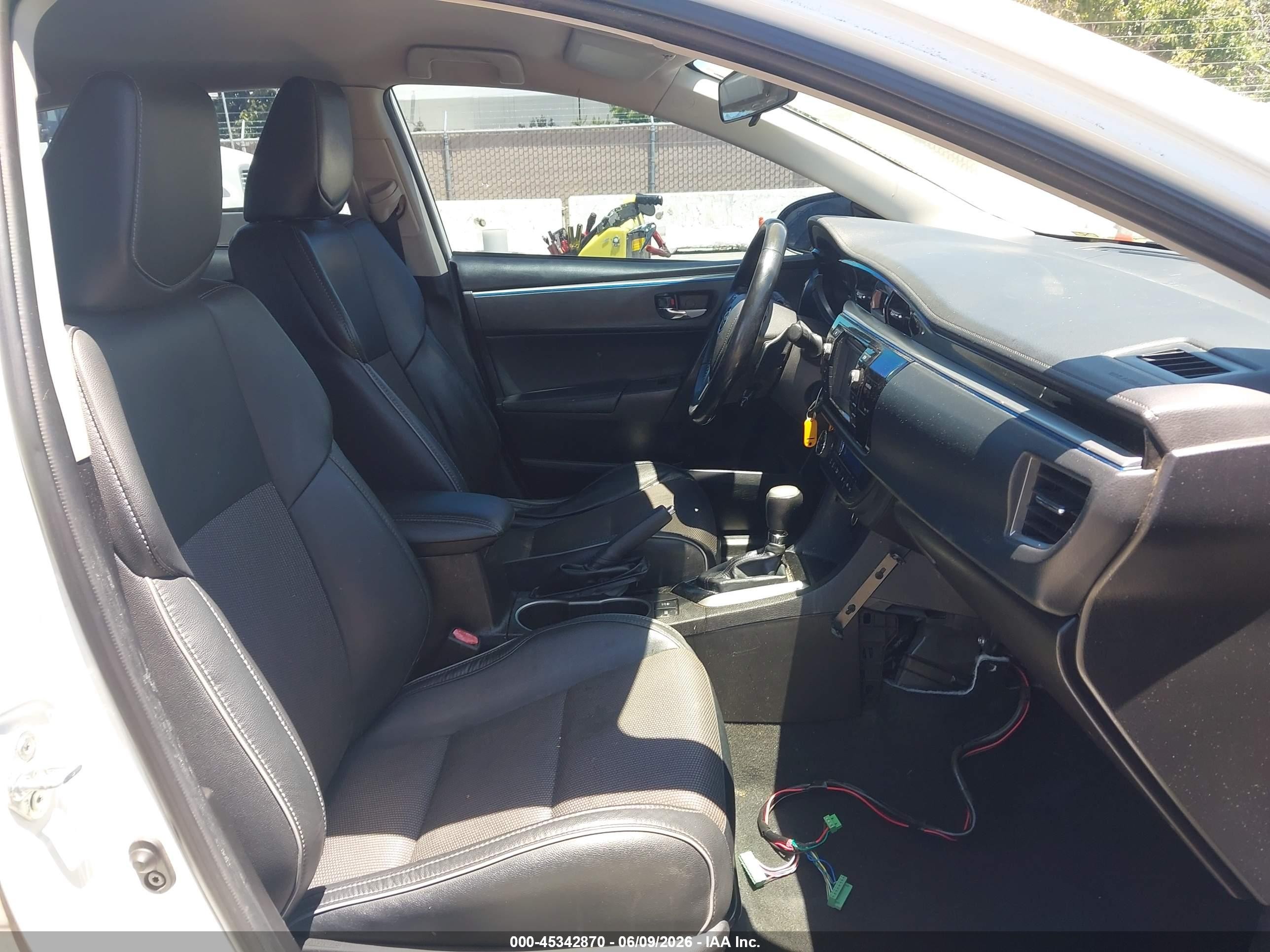 2014 Toyota Corolla S Plus White vin: 5YFBURHE2EP129274