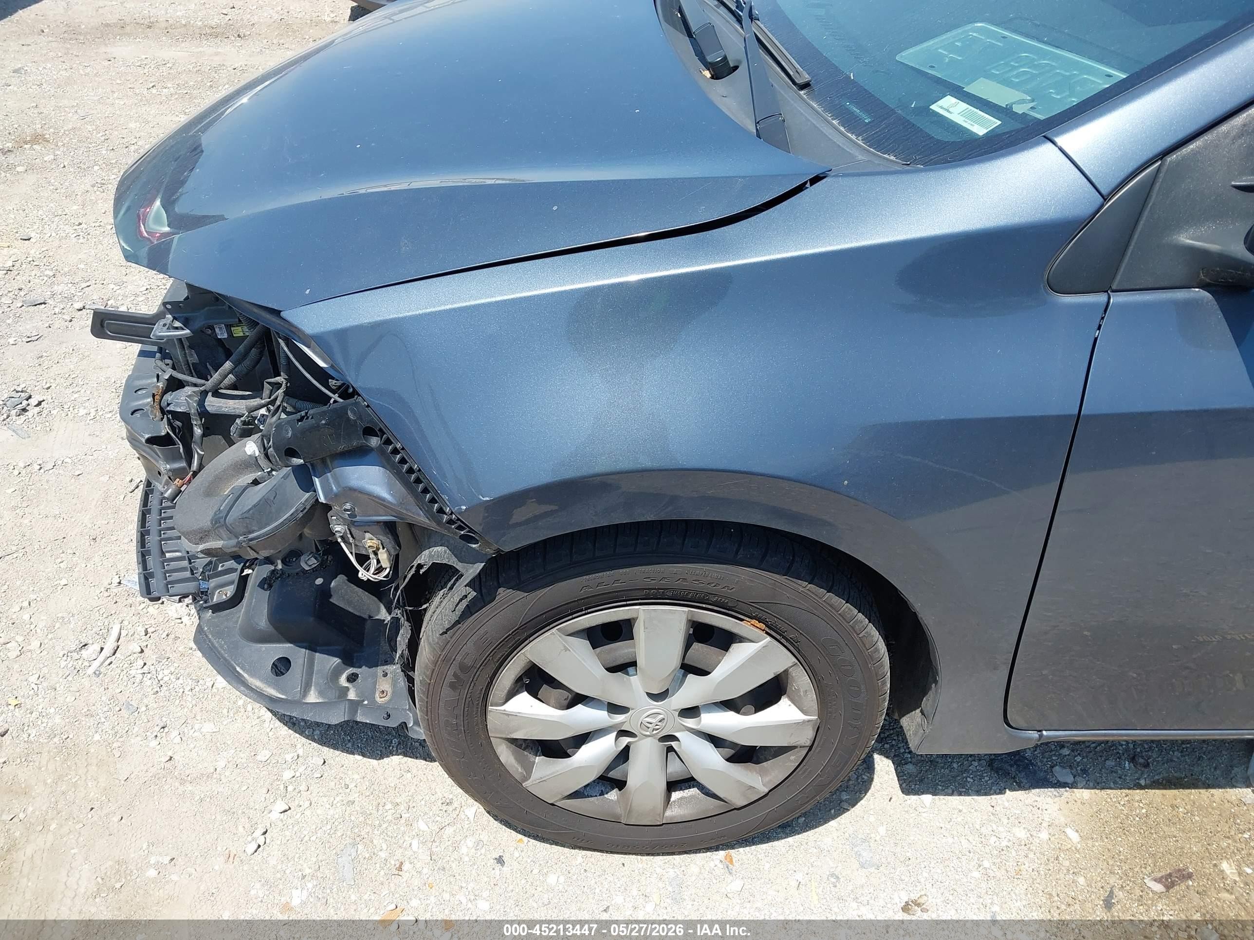 2014 Toyota Corolla Le Blue vin: 5YFBURHE2EP137391