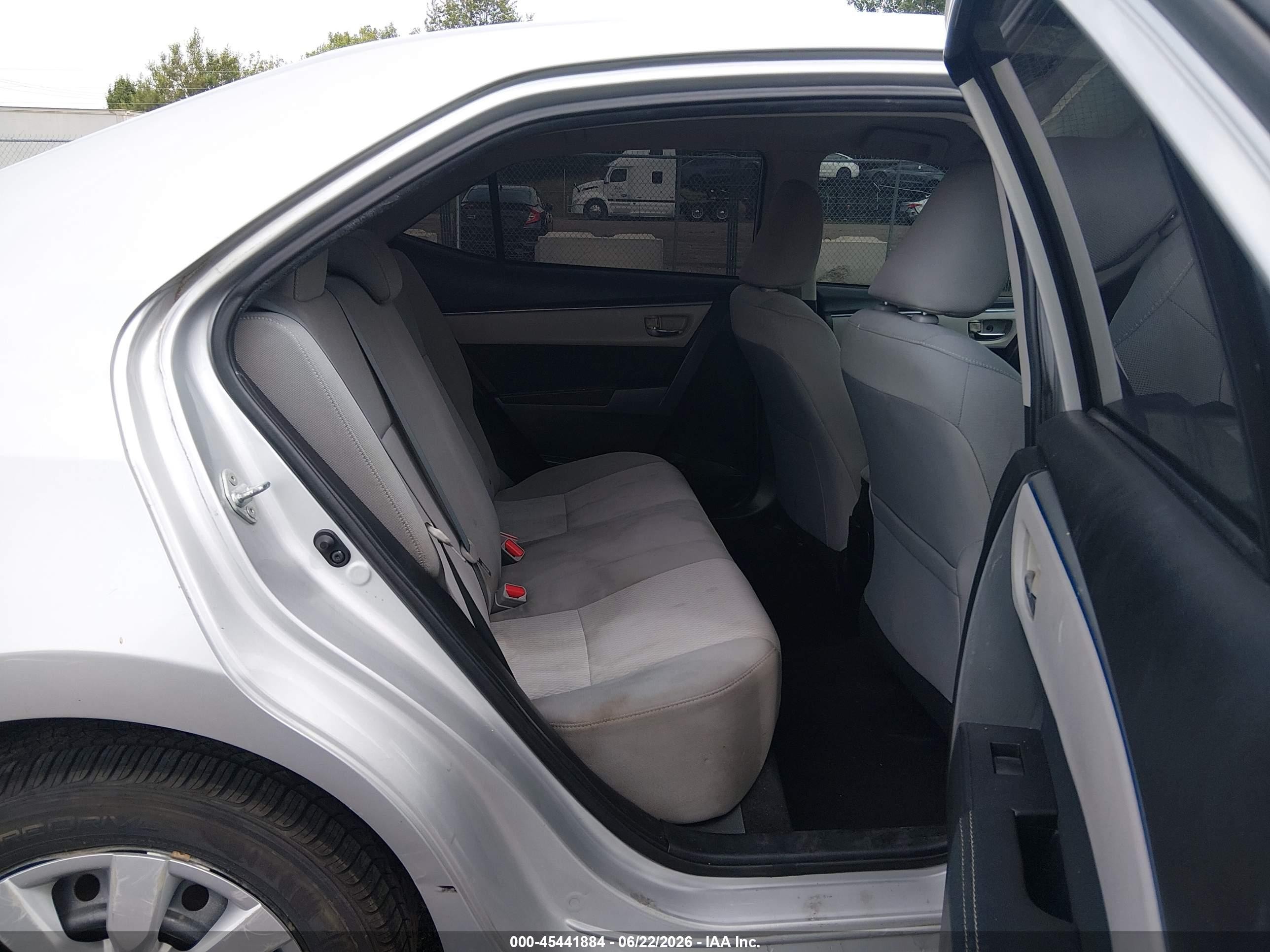 2014 Toyota Corolla Le Silver vin: 5YFBURHE2EP146849