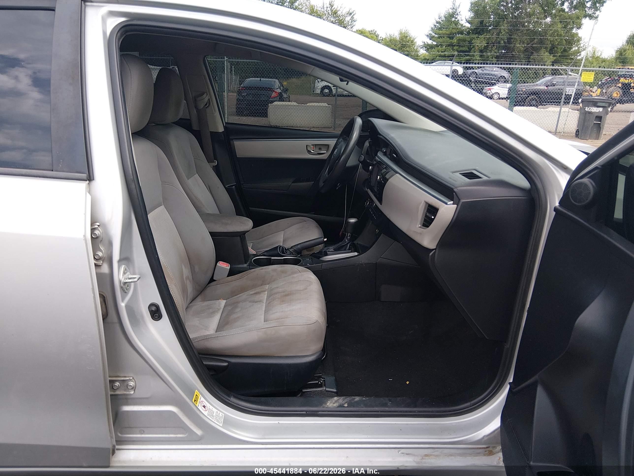 2014 Toyota Corolla Le Silver vin: 5YFBURHE2EP146849