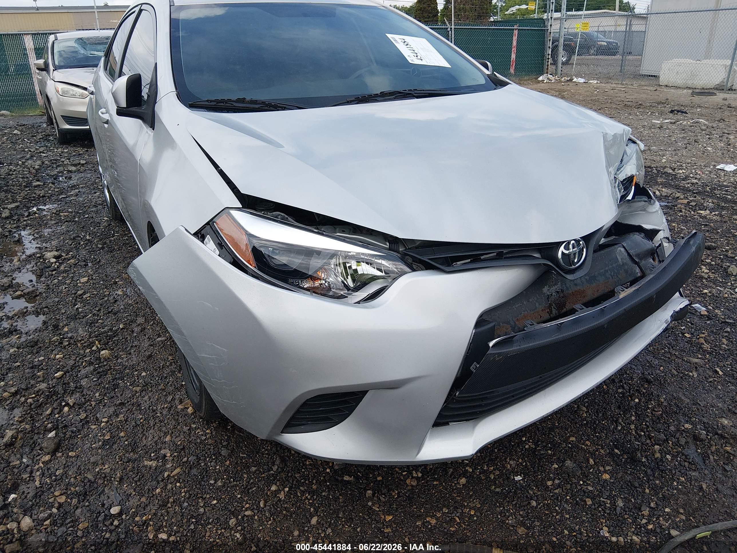 2014 Toyota Corolla Le Silver vin: 5YFBURHE2EP146849