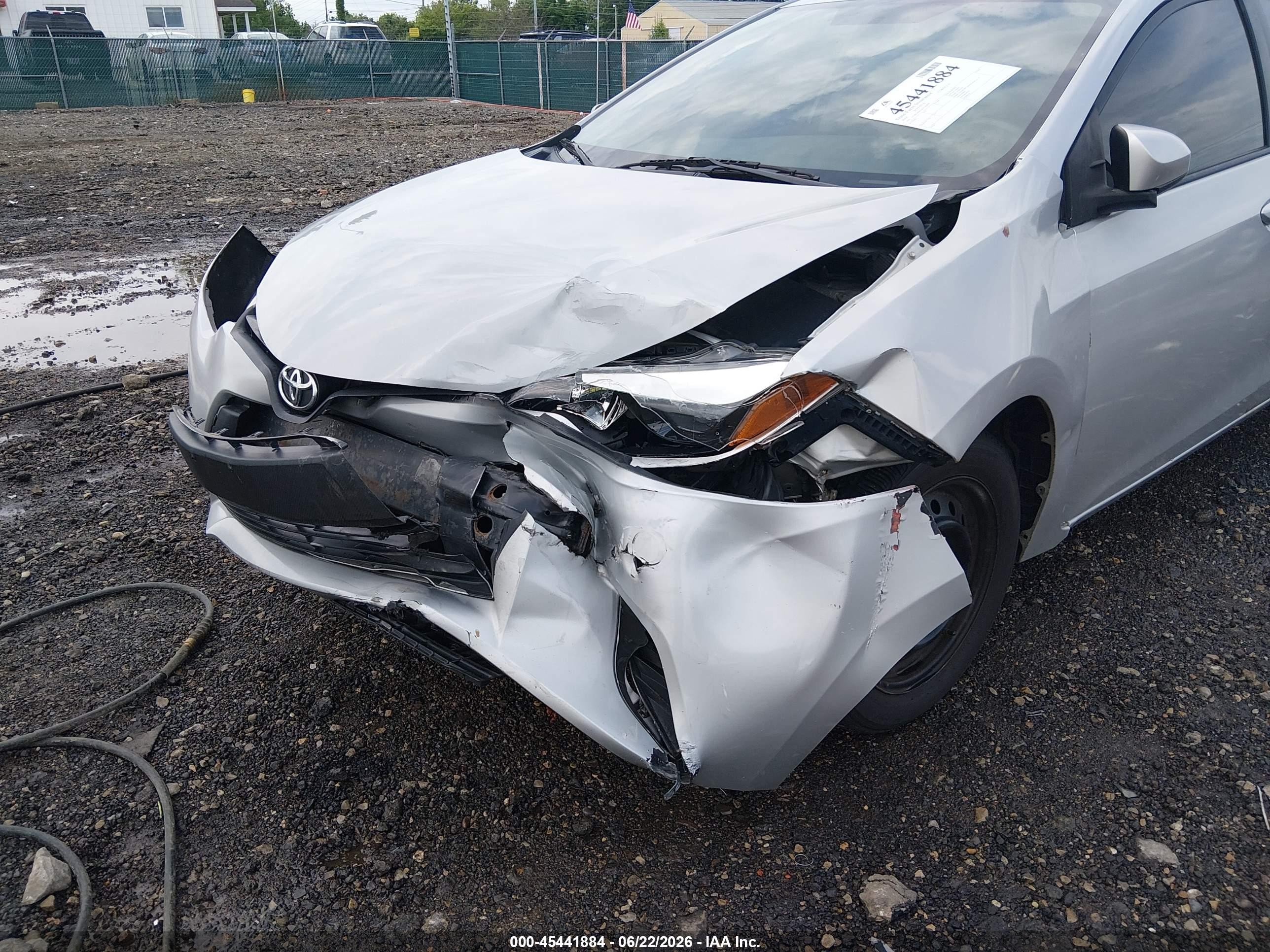 2014 Toyota Corolla Le Silver vin: 5YFBURHE2EP146849