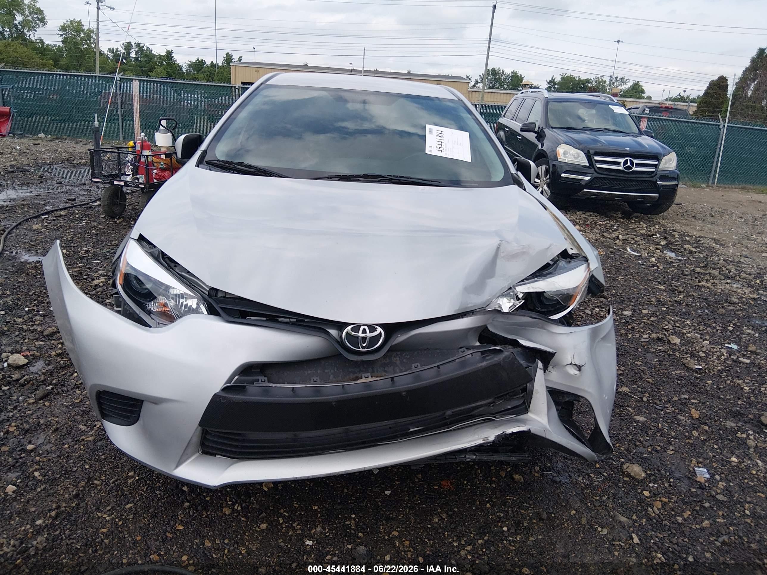 2014 Toyota Corolla Le Silver vin: 5YFBURHE2EP146849