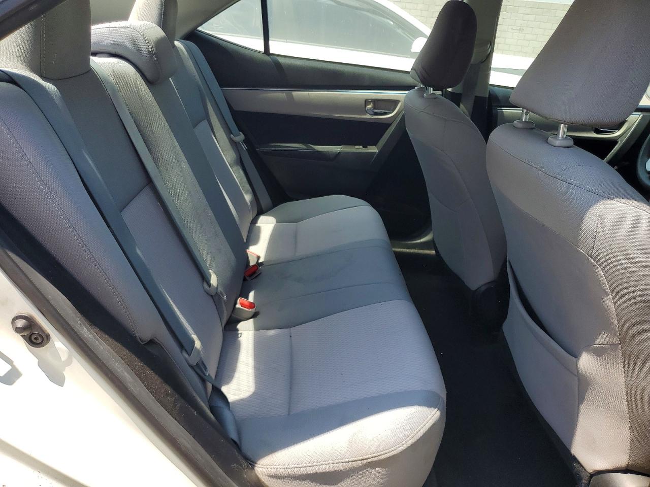 2014 Toyota Corolla Le White vin: 5YFBURHE2EP159374