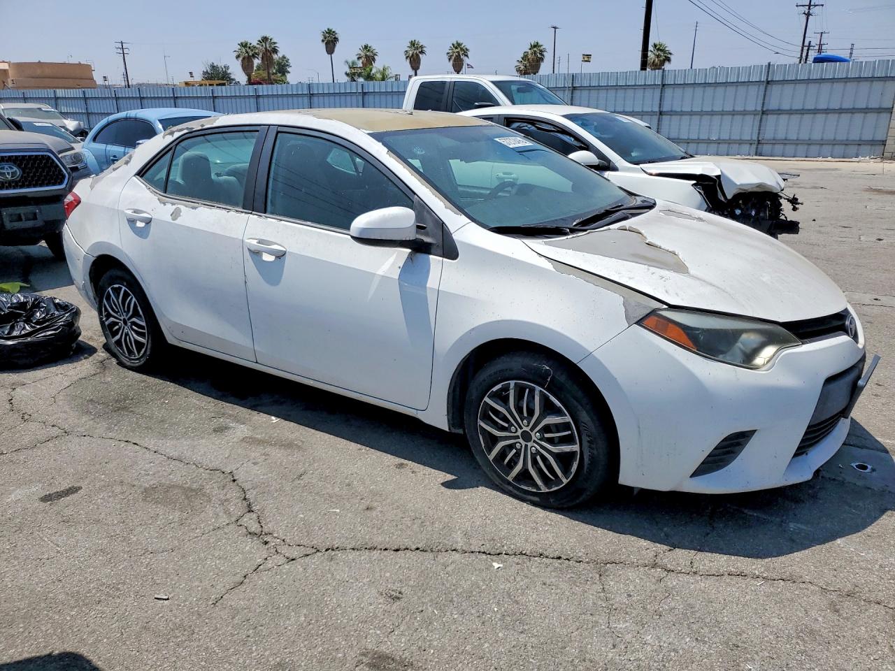 2014 Toyota Corolla Le White vin: 5YFBURHE2EP159374
