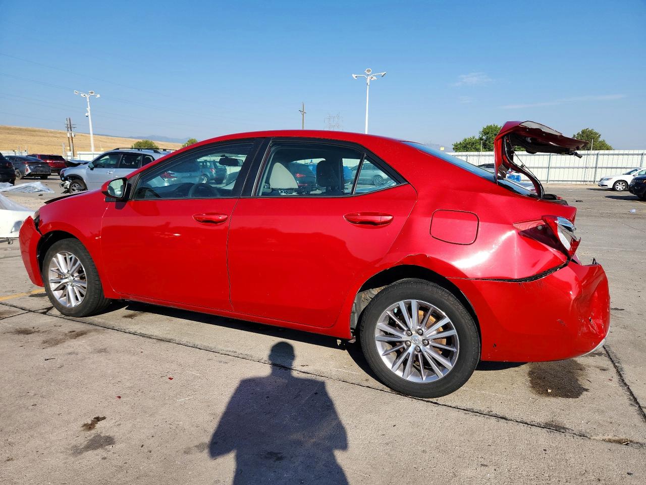 2014 Toyota Corolla Le Plus Red vin: 5YFBURHE2EP175591
