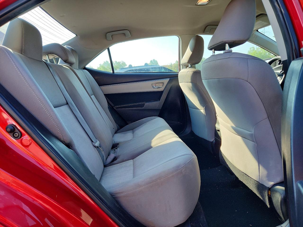 2014 Toyota Corolla Le Plus Red vin: 5YFBURHE2EP175591