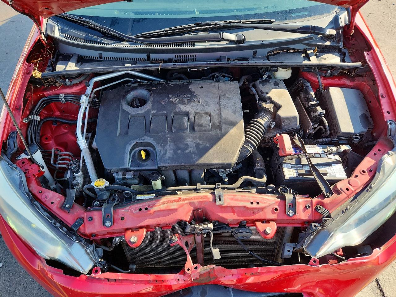 2014 Toyota Corolla Le Plus Red vin: 5YFBURHE2EP175591