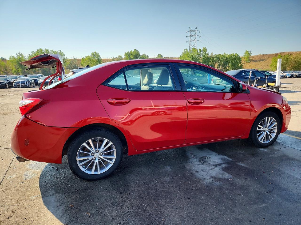 2014 Toyota Corolla Le Plus Red vin: 5YFBURHE2EP175591