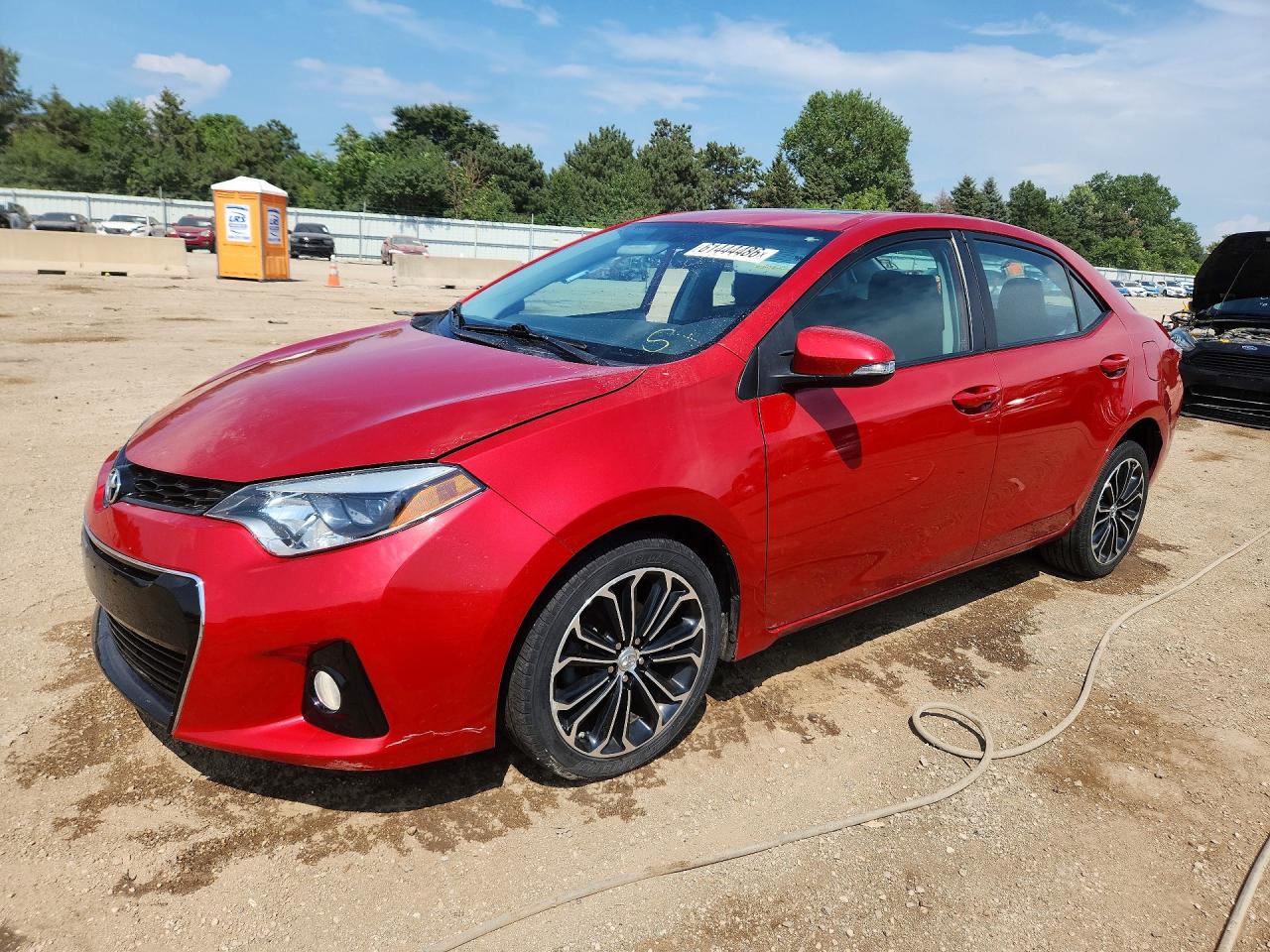 2015 Toyota Corolla S Plus Red vin: 5YFBURHE2FP188567