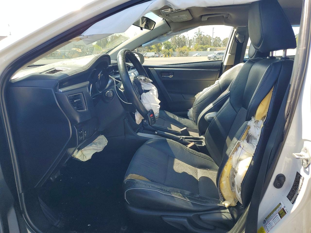 2015 Toyota Corolla S Plus White vin: 5YFBURHE2FP189900