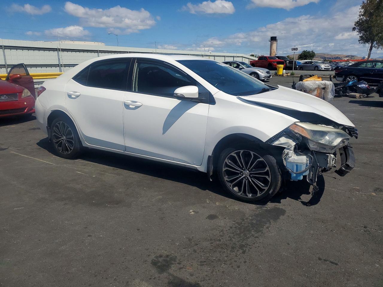 2015 Toyota Corolla S Plus White vin: 5YFBURHE2FP189900