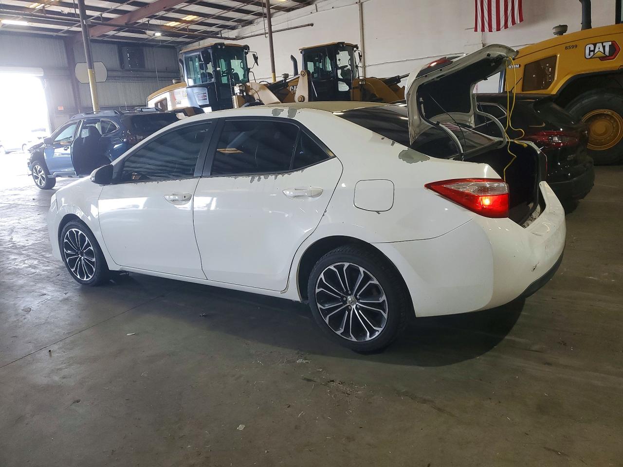 2015 Toyota Corolla S Plus White vin: 5YFBURHE2FP190464