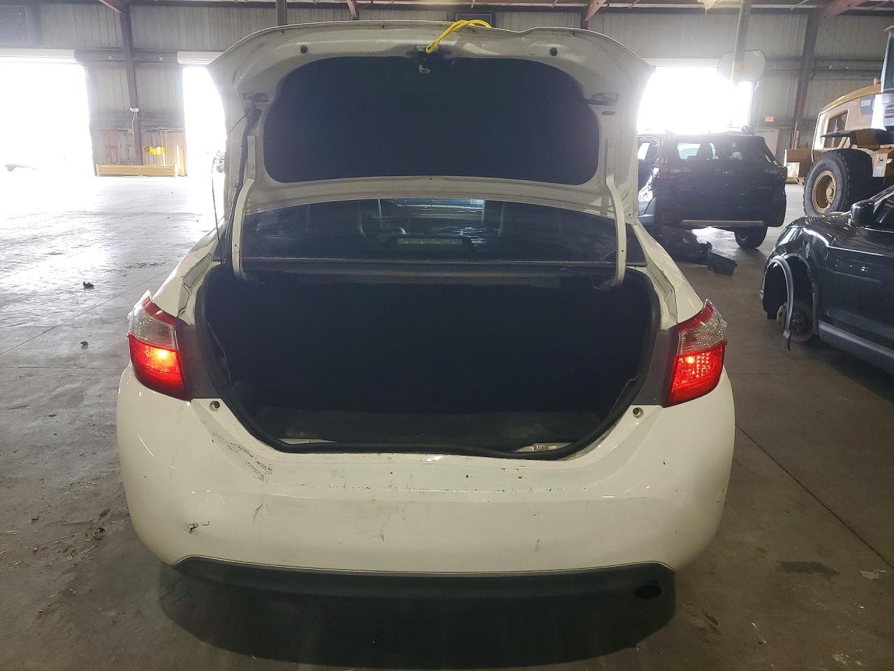 2015 Toyota Corolla S Plus White vin: 5YFBURHE2FP190464