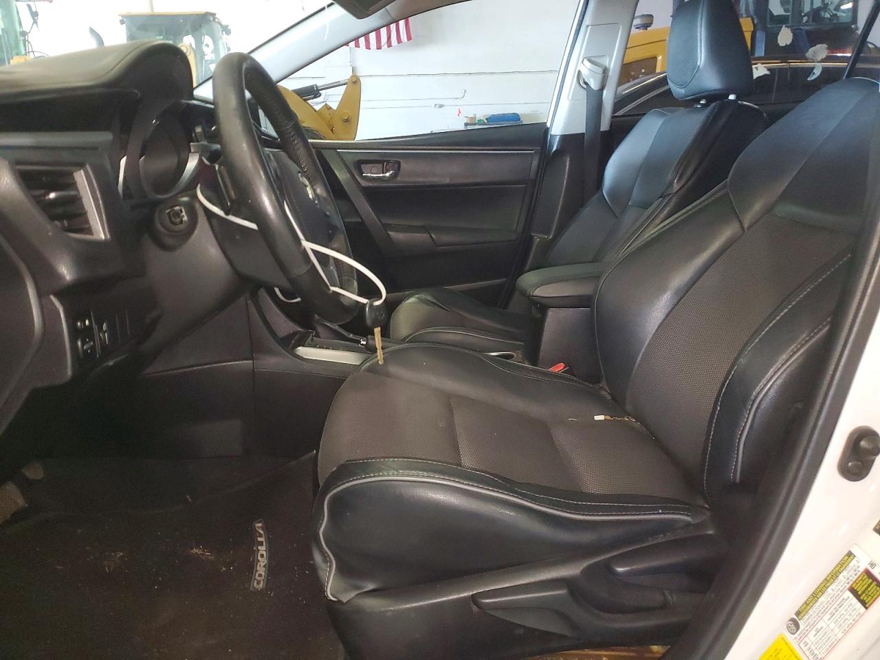 2015 Toyota Corolla S Plus White vin: 5YFBURHE2FP190464