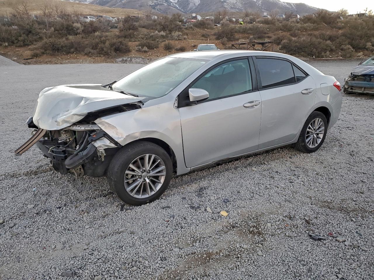 2015 Toyota Corolla L White vin: 5YFBURHE2FP205870