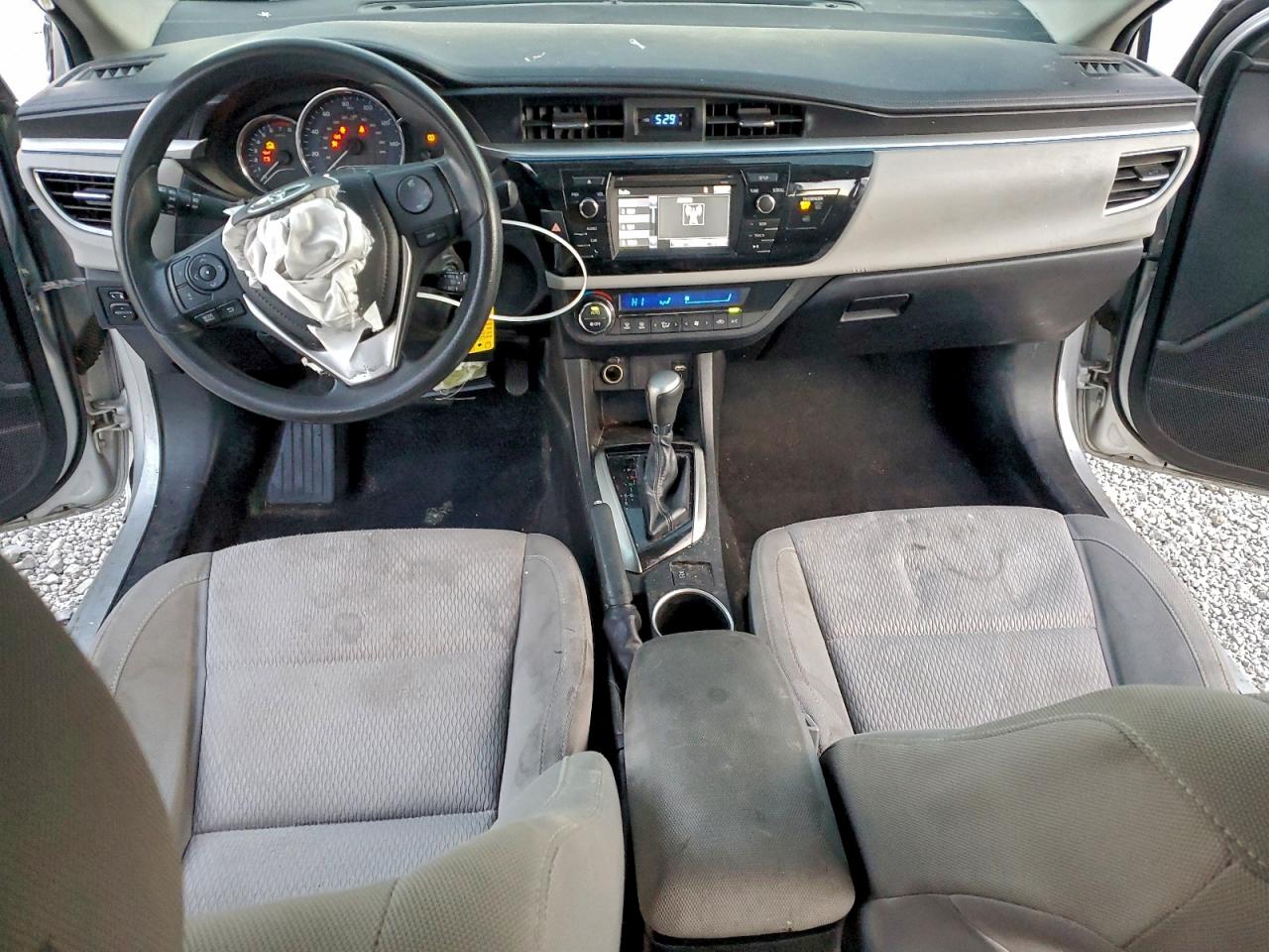 2015 Toyota Corolla L White vin: 5YFBURHE2FP205870