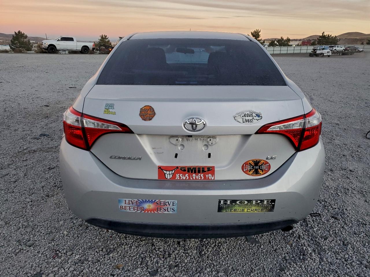 2015 Toyota Corolla L White vin: 5YFBURHE2FP205870