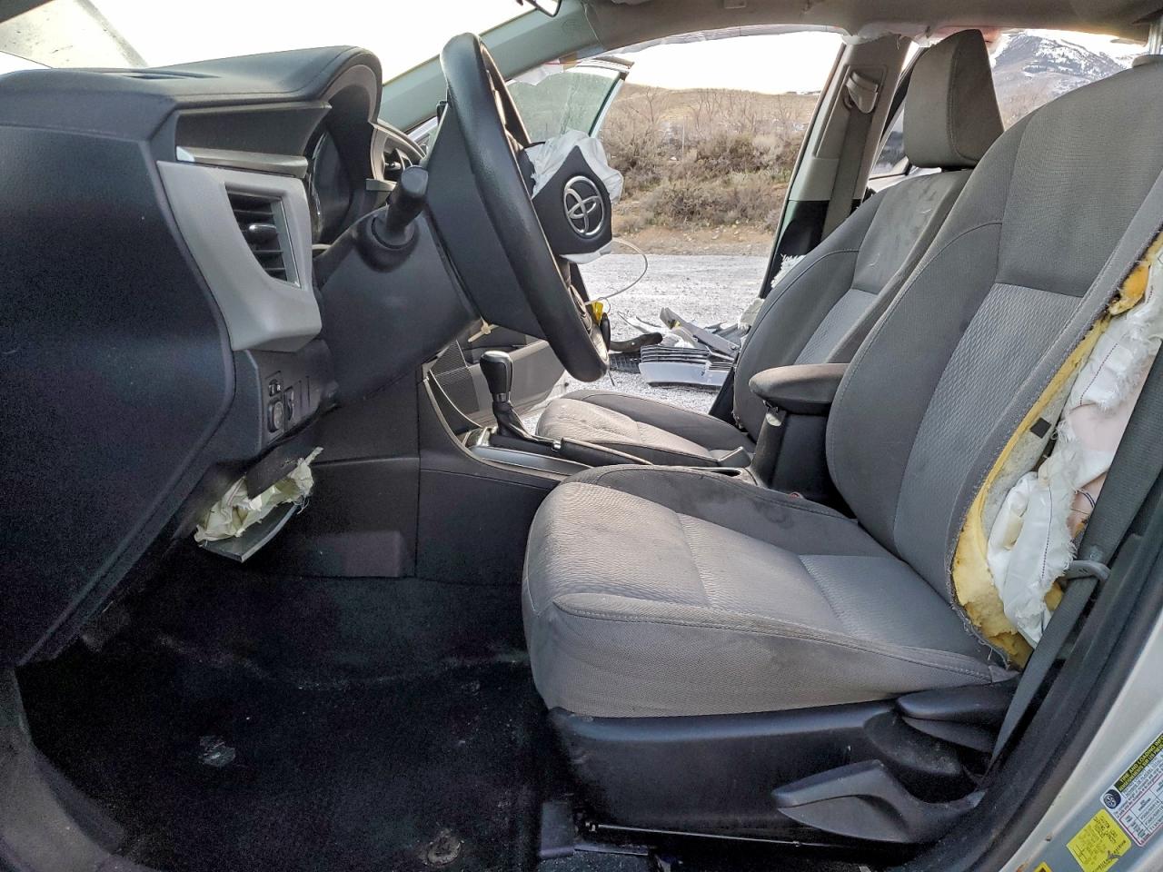 2015 Toyota Corolla L White vin: 5YFBURHE2FP205870