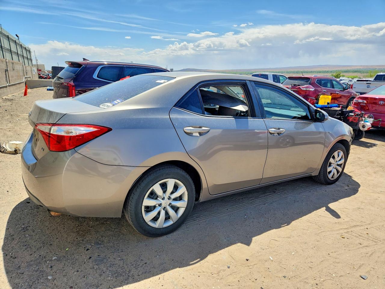 2015 Toyota Corolla Le Brown vin: 5YFBURHE2FP220529