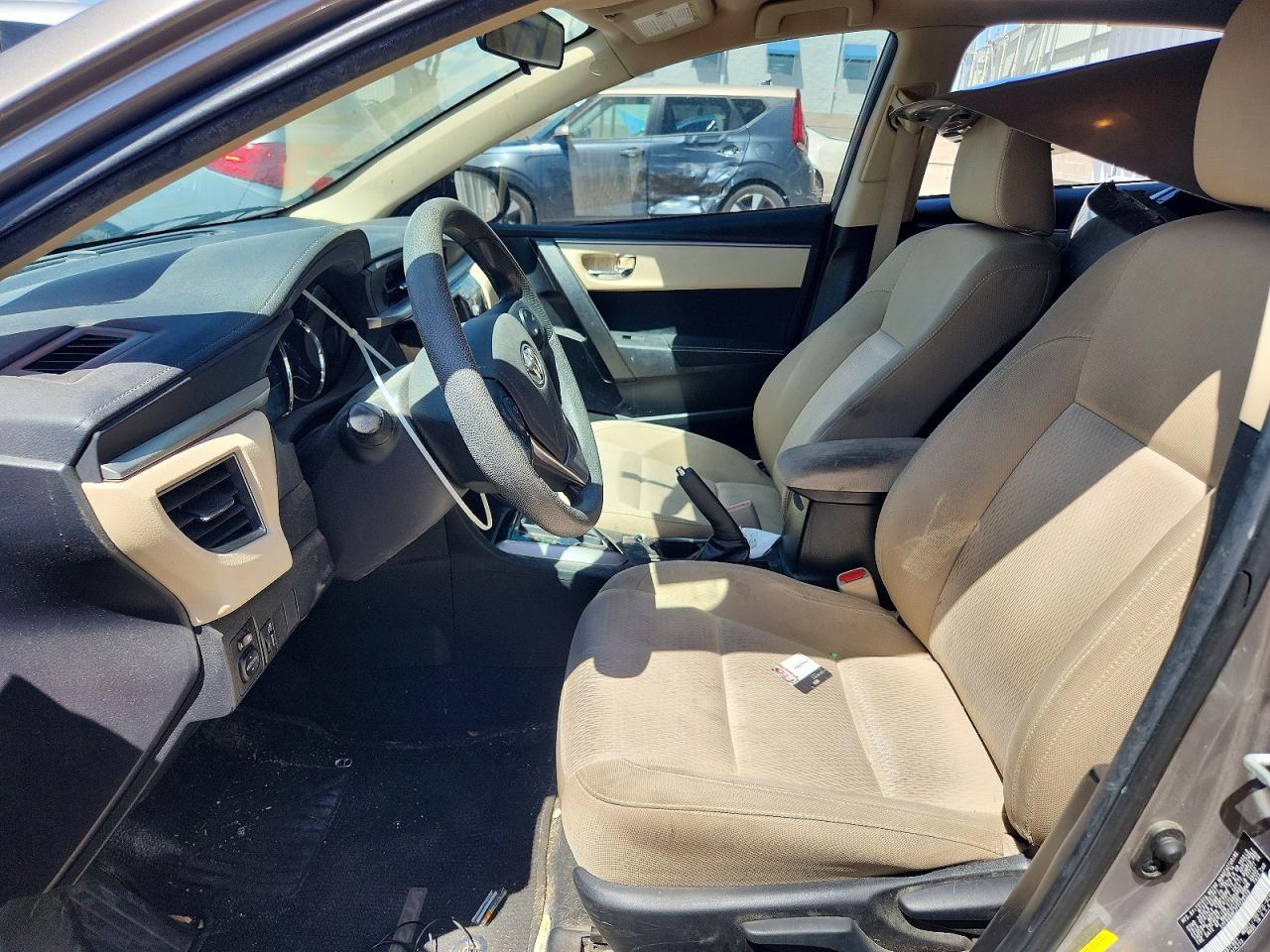 2015 Toyota Corolla Le Brown vin: 5YFBURHE2FP220529