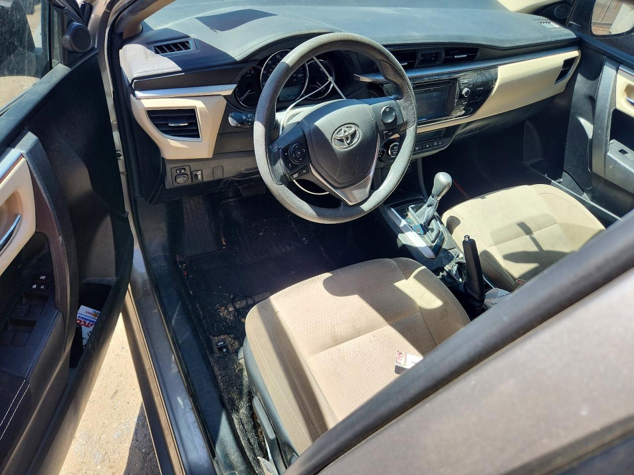 2015 Toyota Corolla Le Brown vin: 5YFBURHE2FP220529