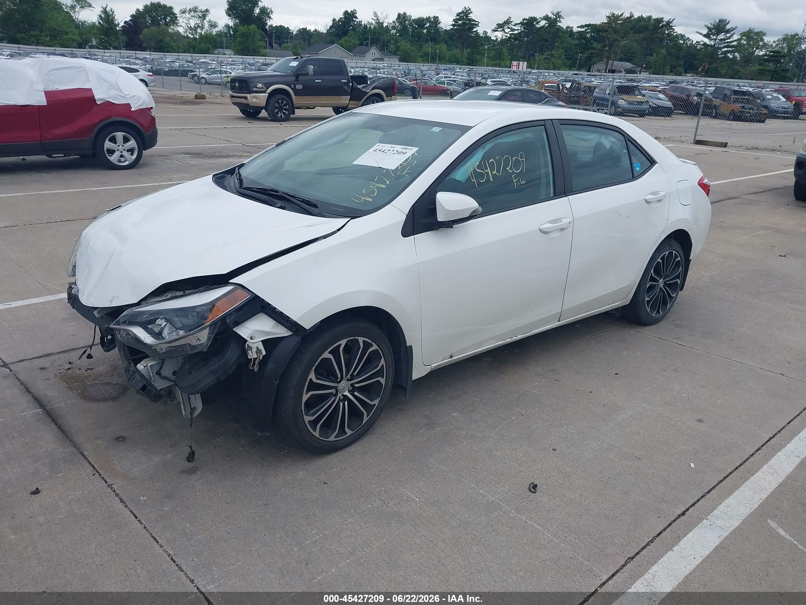 2015 Toyota Corolla S Plus White vin: 5YFBURHE2FP230316