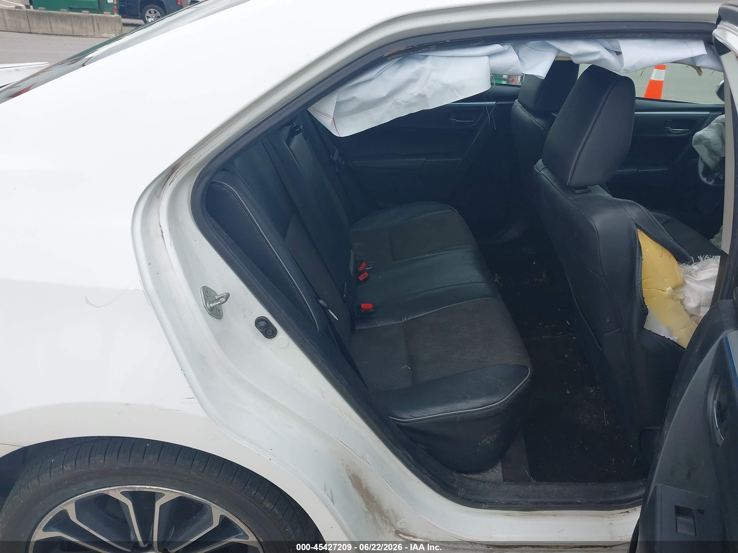 2015 Toyota Corolla S Plus White vin: 5YFBURHE2FP230316