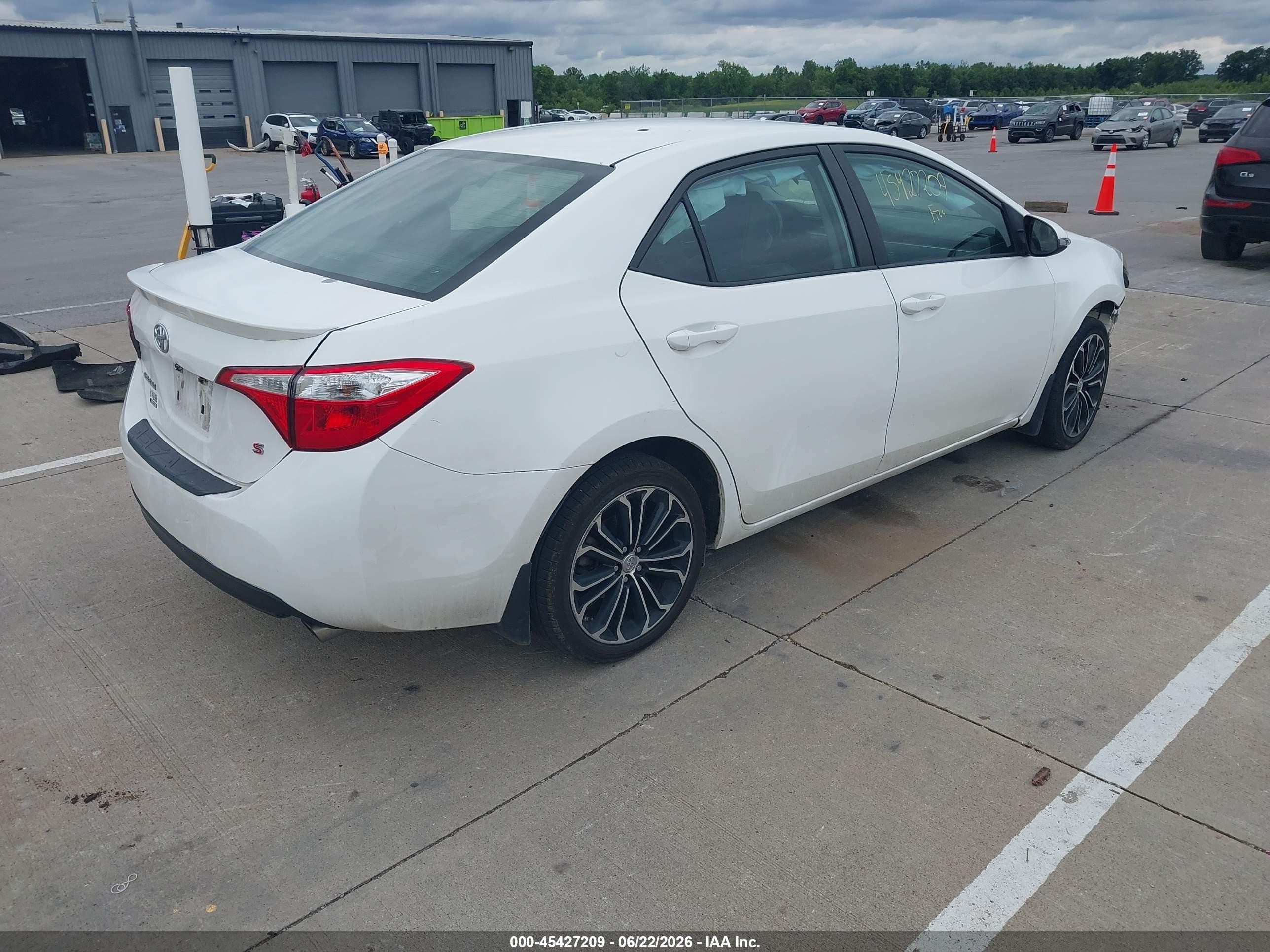 2015 Toyota Corolla S Plus White vin: 5YFBURHE2FP230316