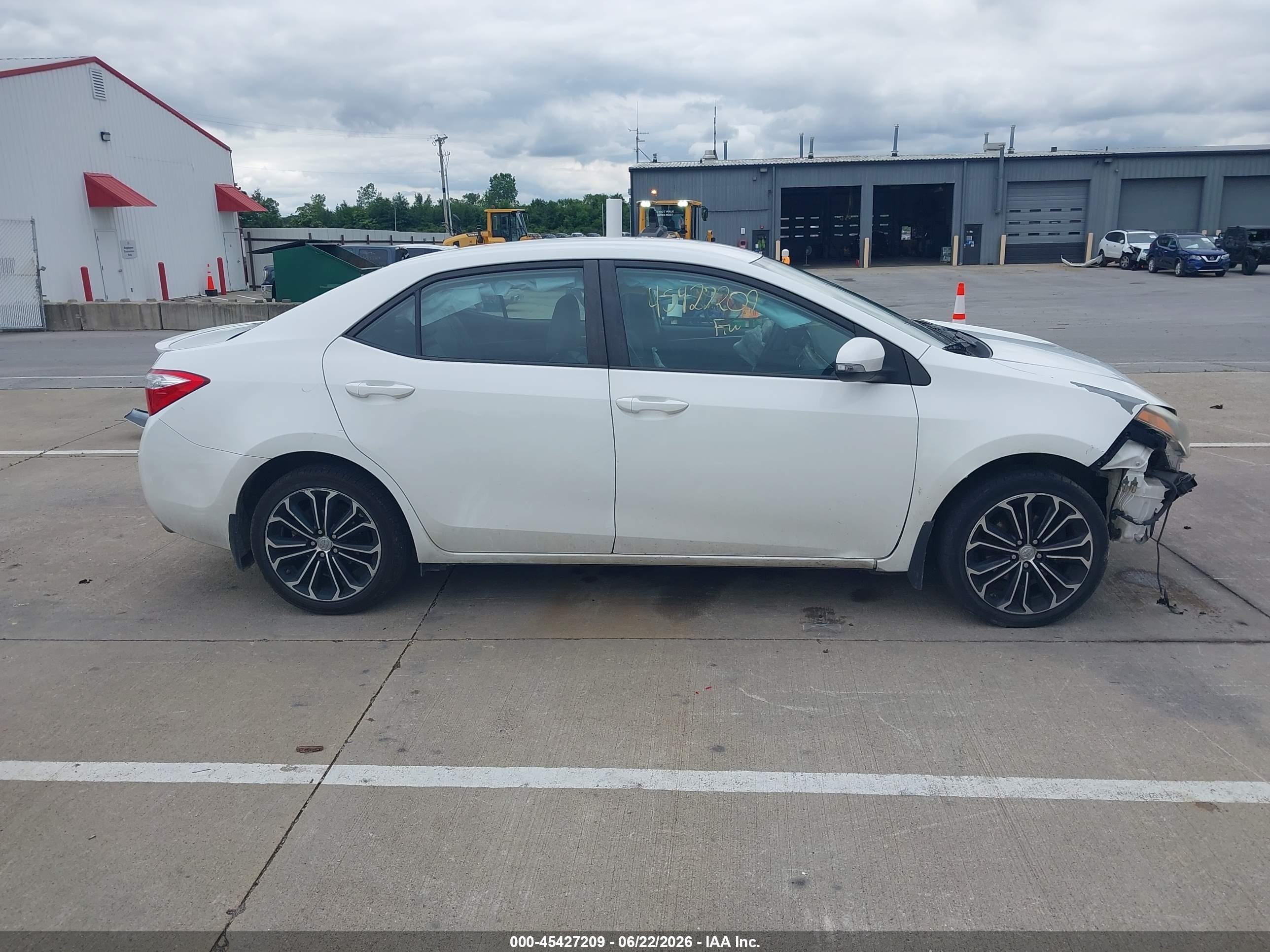 2015 Toyota Corolla S Plus White vin: 5YFBURHE2FP230316