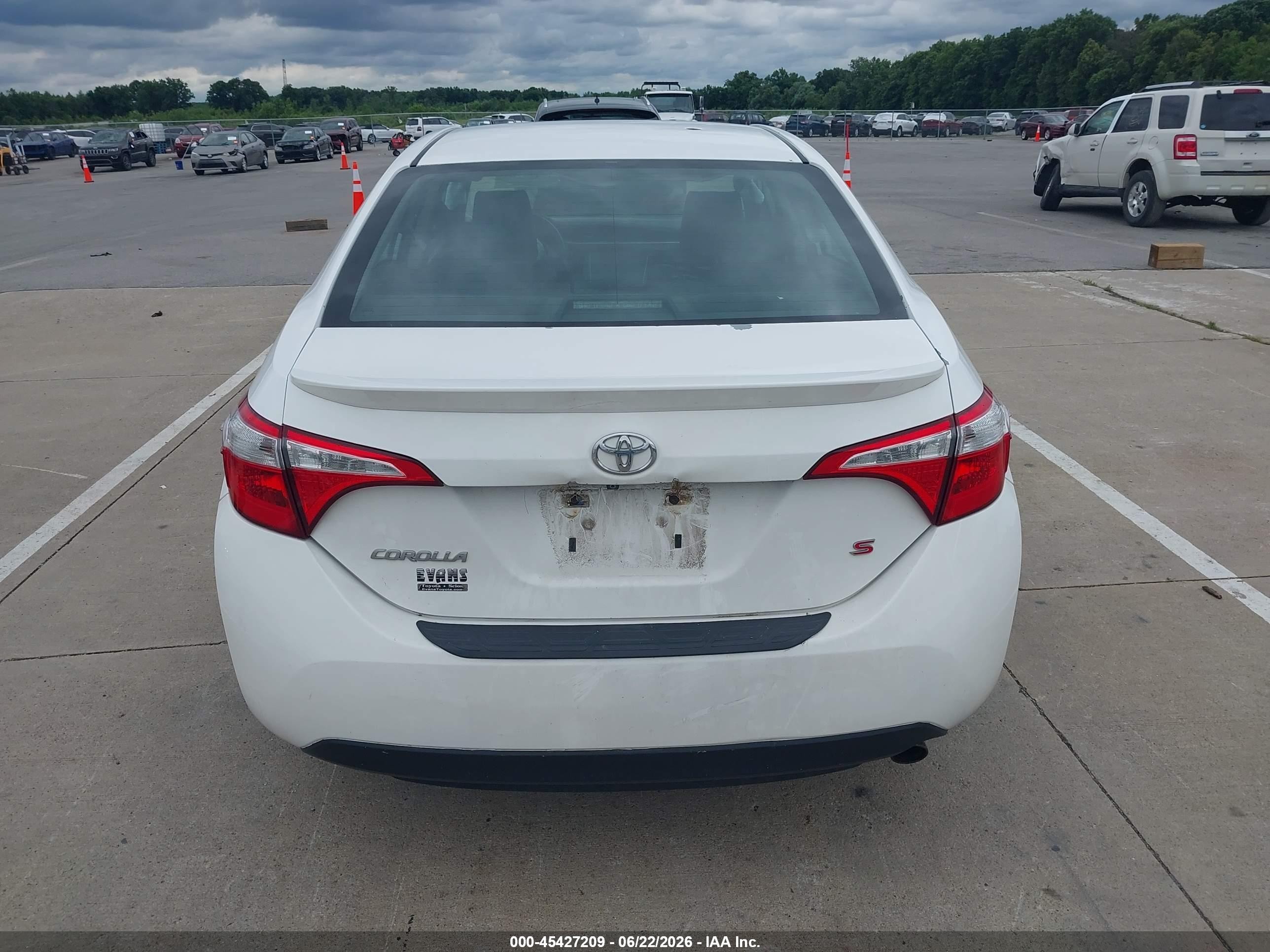 2015 Toyota Corolla S Plus White vin: 5YFBURHE2FP230316