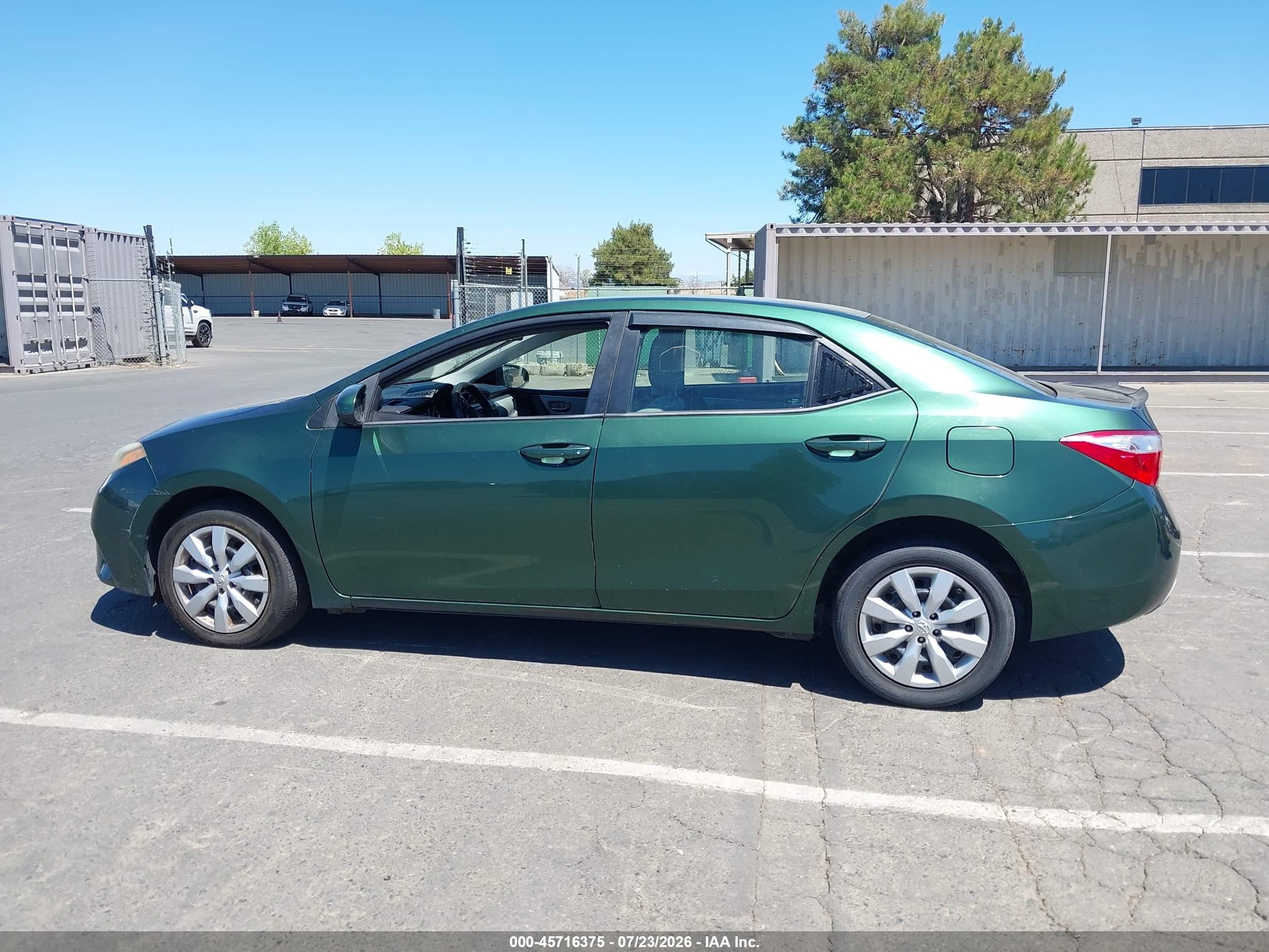 2015 Toyota Corolla Le Green vin: 5YFBURHE2FP245267