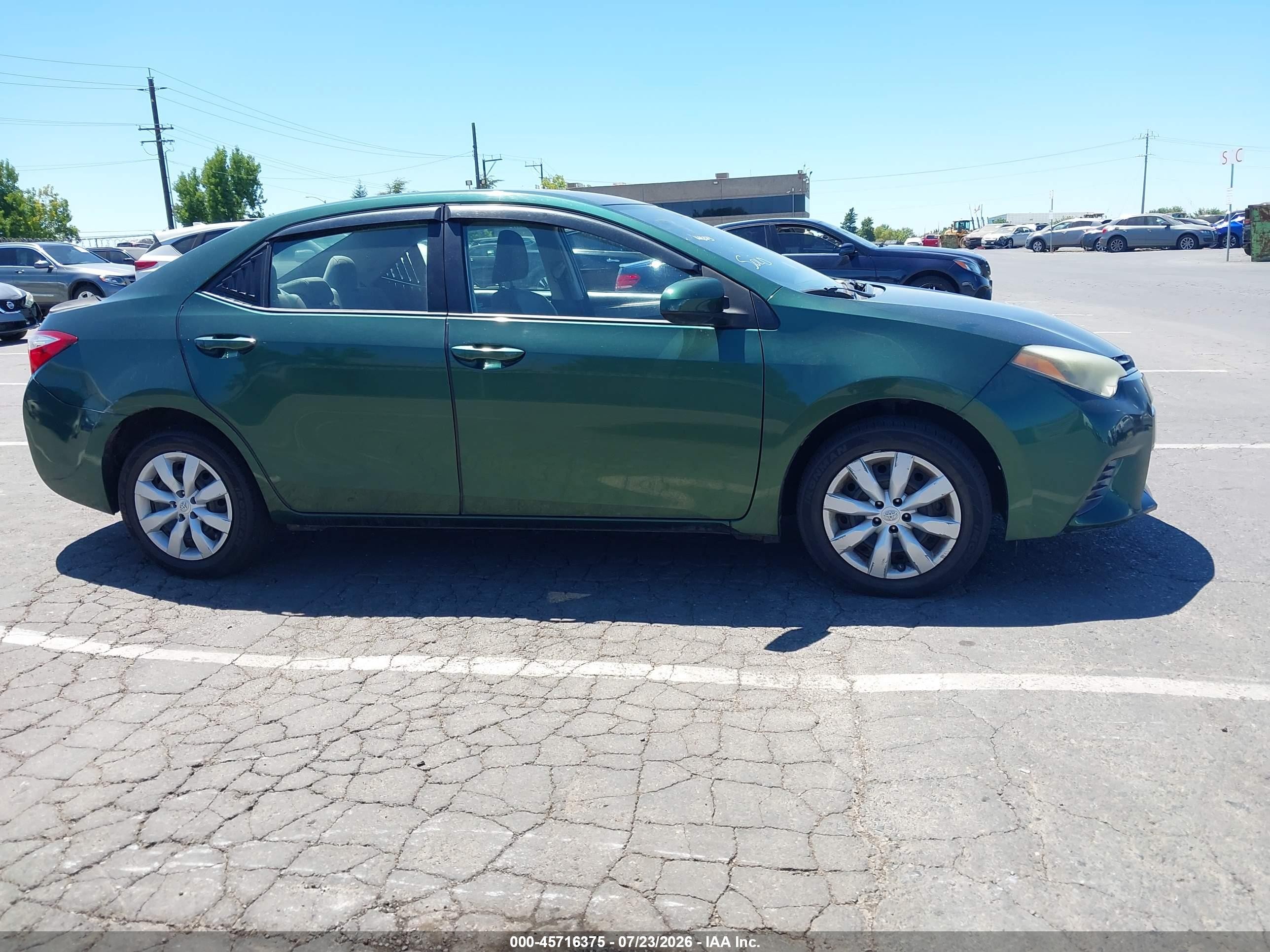 2015 Toyota Corolla Le Green vin: 5YFBURHE2FP245267