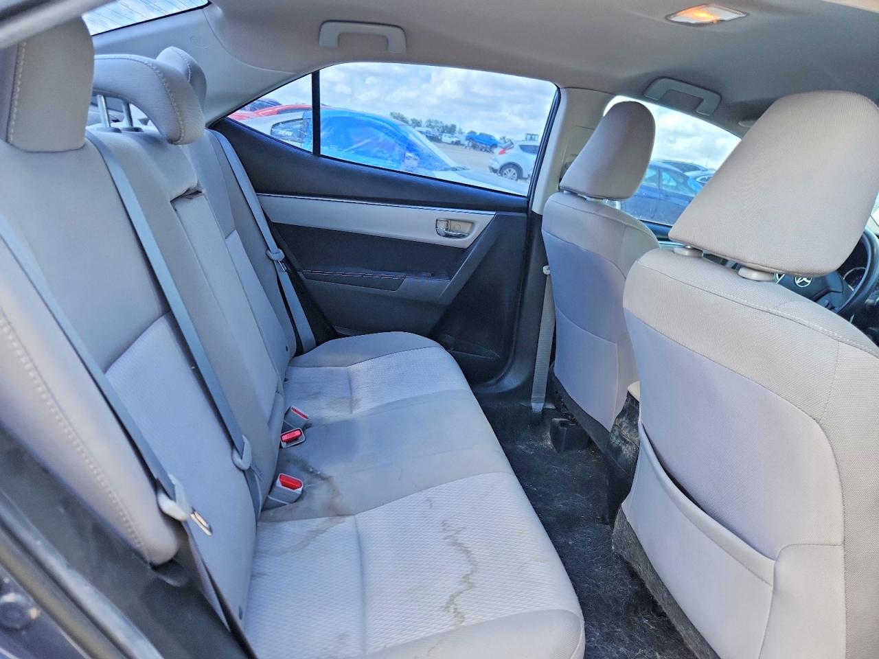 2015 Toyota Corolla Le Gray vin: 5YFBURHE2FP252347