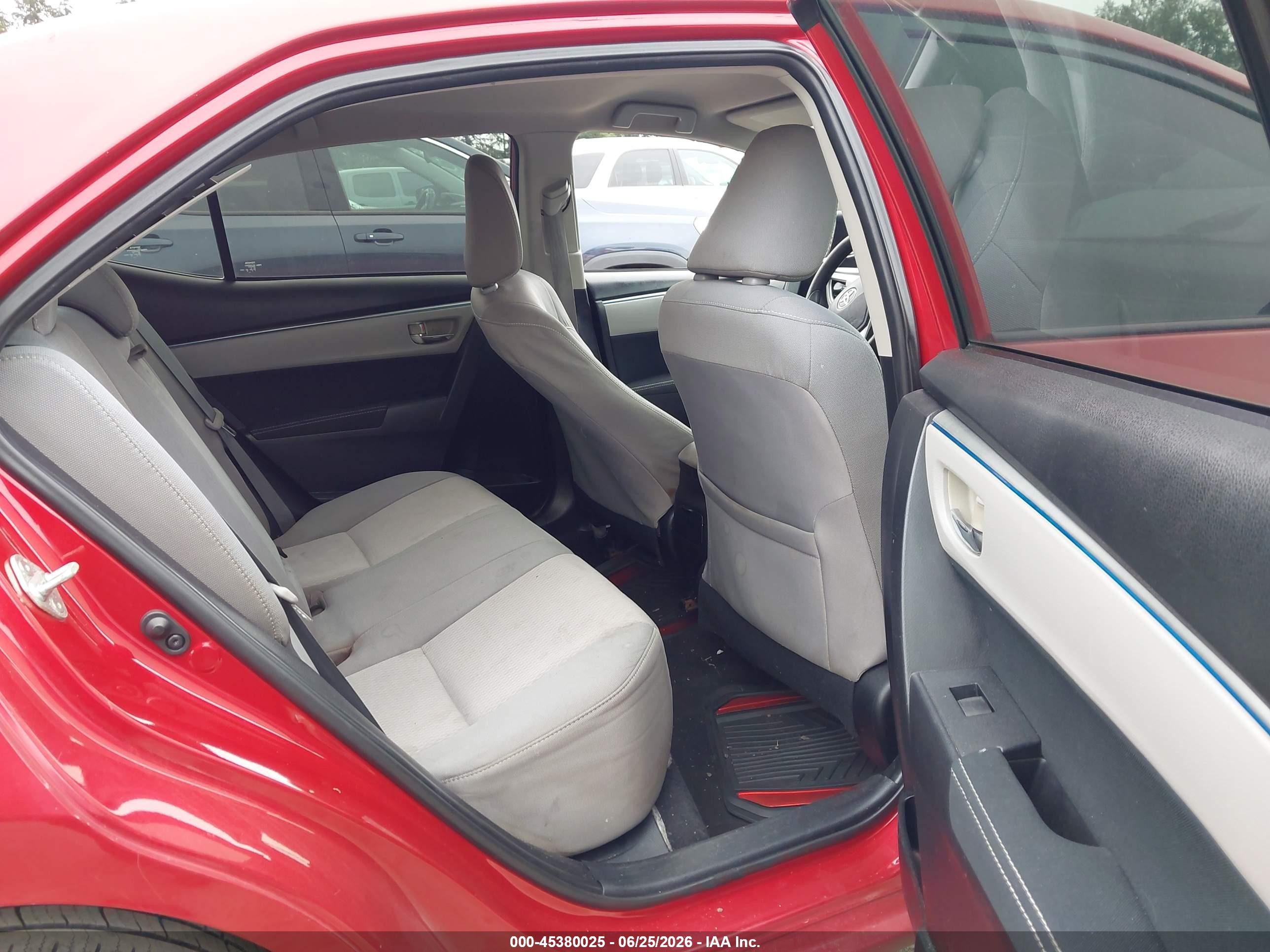 2015 Toyota Corolla Le Red vin: 5YFBURHE2FP257323